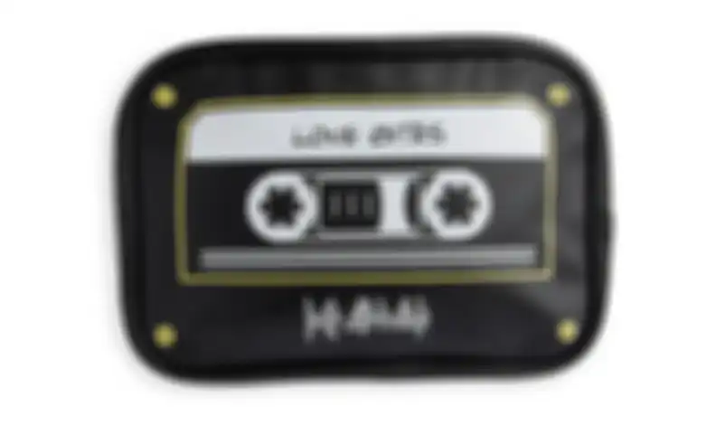 Pouch kosmetik keluaran band Def Leppard