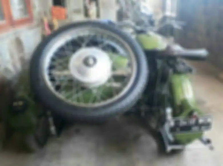 BSA M21 sudah memakai sespan atau sidecar, dengan ban serep di belakangnya