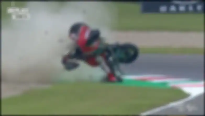 Kecelakaan yang dialami Augusto Fernandez pada FP3 MotoGP Italia 2023 dan membuat sesi latihan dihentikan sementara. 