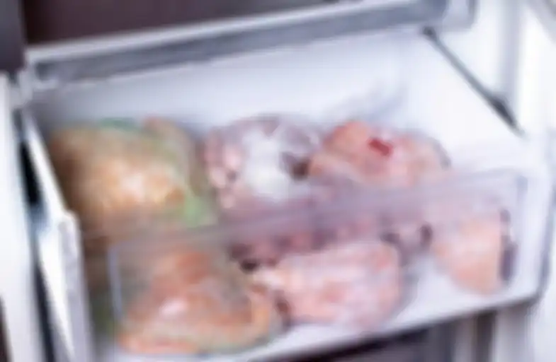 Bahaya menyimpan makanan dibungkus plastik lalu diletakkan dalam kulkas
