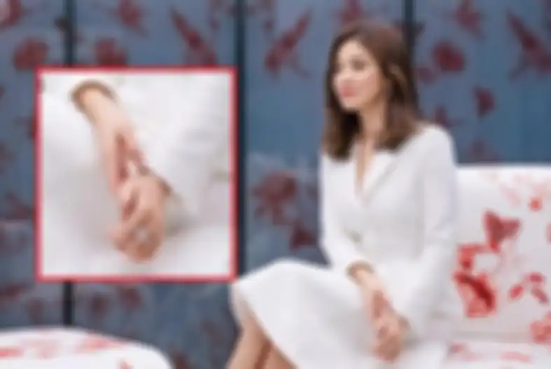 Dua cincin yang melingkar di jari Song Hye Kyo