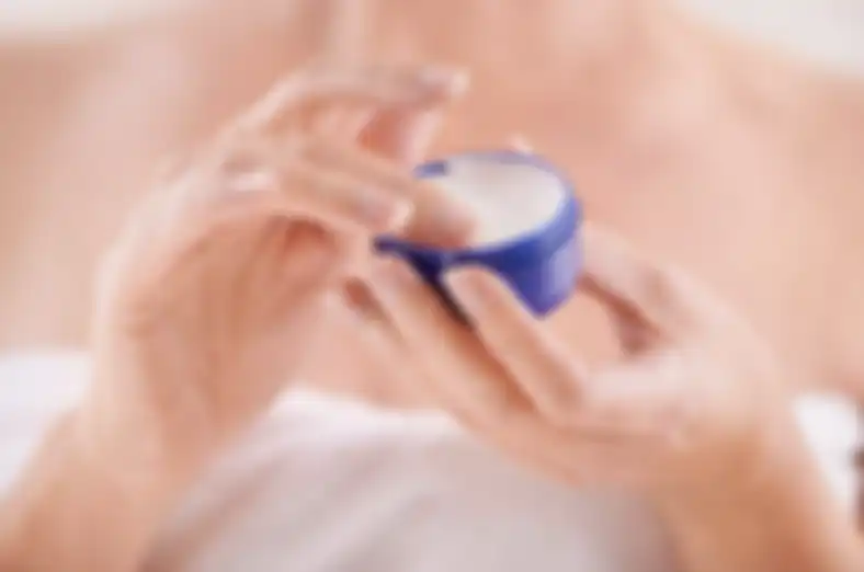 Tren slugging viral di TikTok, perawatan kulit dengan petroleum jelly