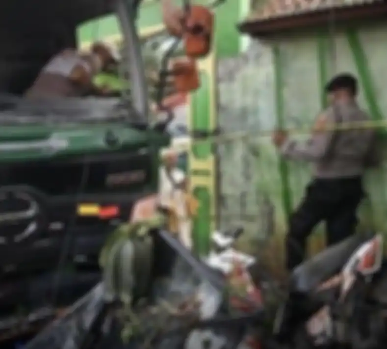 Sopir truk trailer mengaku lakukan kesalahan fatal sebelum kecelakaan maut di Bekasi terjadi. Foto tersangka masih disimpan polisi.