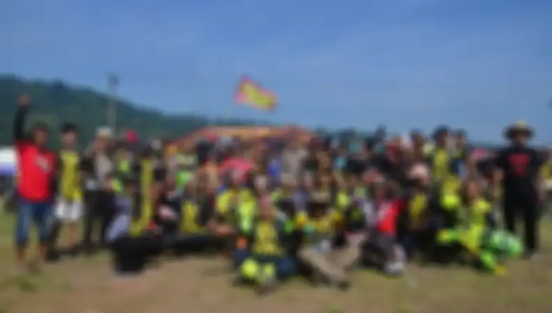 Seluruh peserta Ulin Bareng yang dilaksanakan di Lapang Sepak Bola Argapura ini mengikuti acara pembukaan dan deklarasi dengan hidmat.