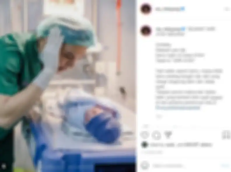 Rey Mbayang terharu ketika melantunkan azan untuk putranya Arshakalif