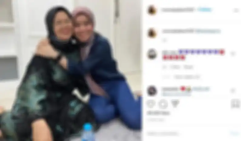 Potret kedekatan ibunda Rizky Billar dengan Lesty