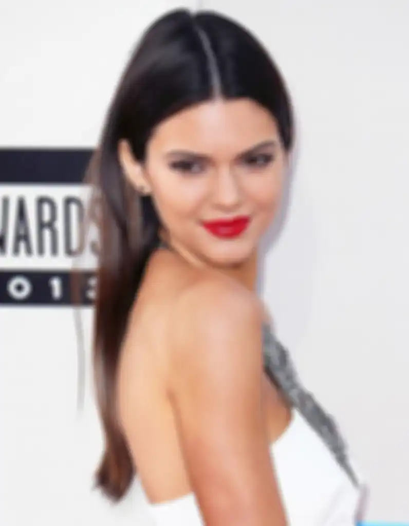 Kendall Jenner sleek straight hair