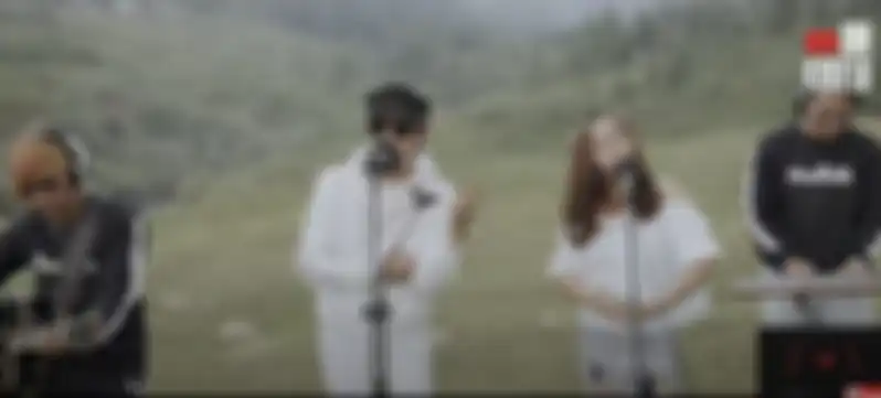 Ian Kasela bersama Cinderella Band 