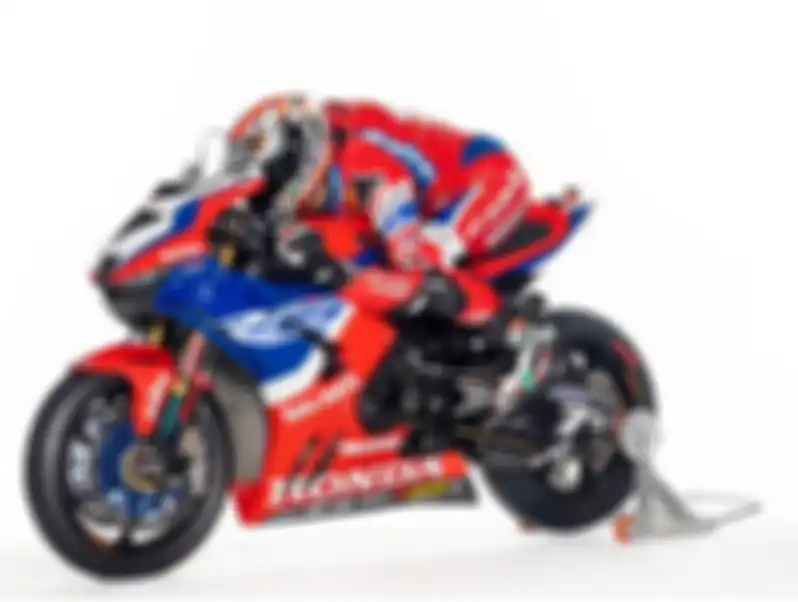 Sisi kiri menunjukkan Satu Hati dari Team HDC WSBK 2023. 
