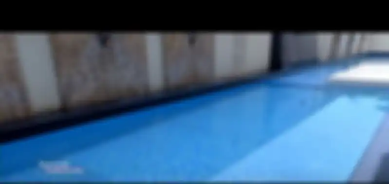 Kolam renang panjang di rumah Meisya Siregar dan Bebi Romeo