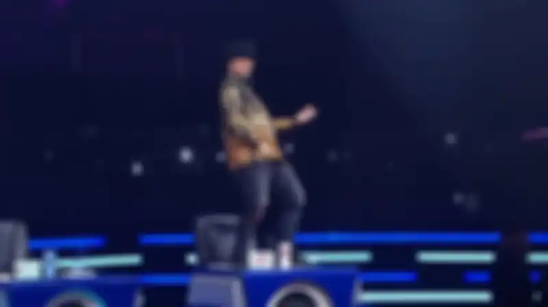 Ahmad Dhani naik meja juri Indonesian Idol