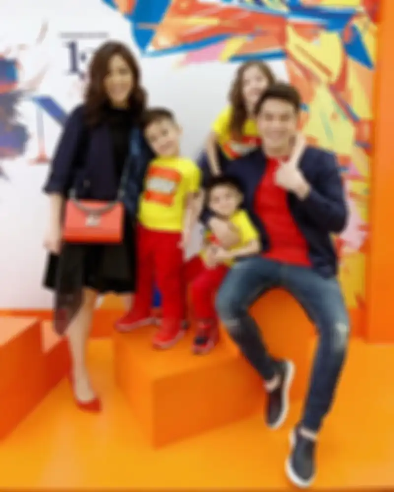 Kronologi suami Dhena Devanka pindah agama terungkap. Foto Jonathan Frizzy rayakan lebaran bareng Dhena Devanka sudah bikin bahagia.