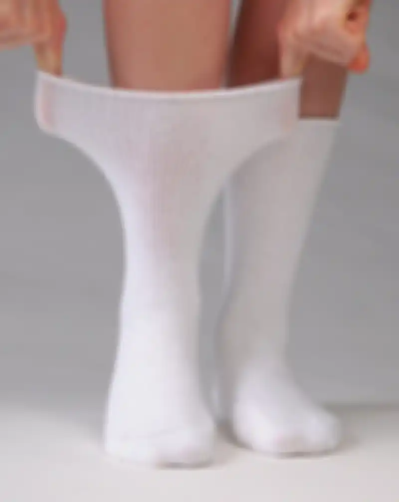 kaos kaki putih