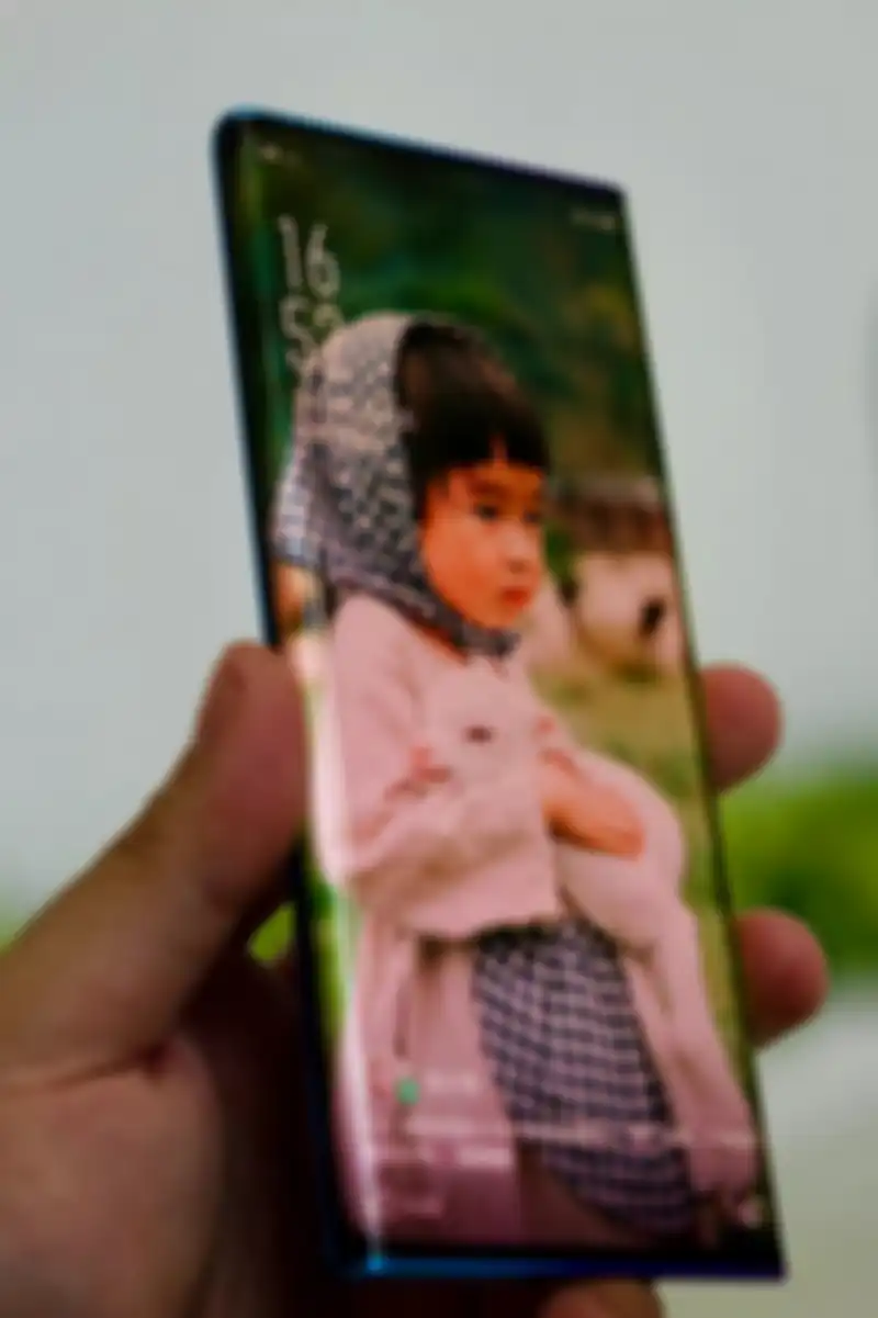 Oppo Waterfall Screen