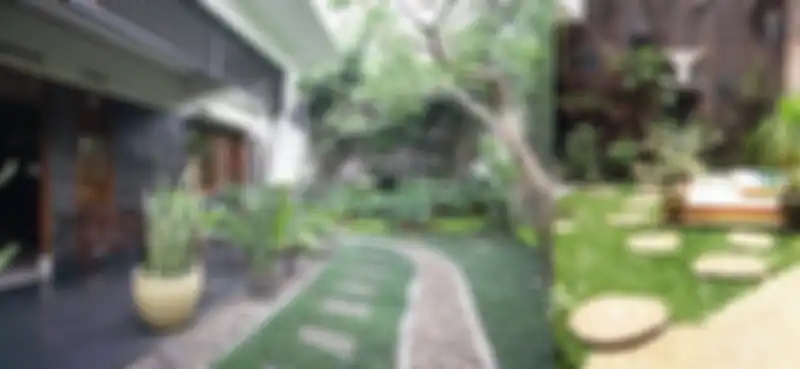 Tidak semua permukaan taman ditutup perkerasan.