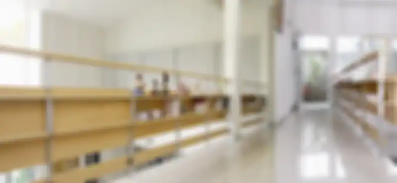 Railing difungsikan sebagai rak simpan dan pajang. Bentuk sederhana menampung banyak barang.