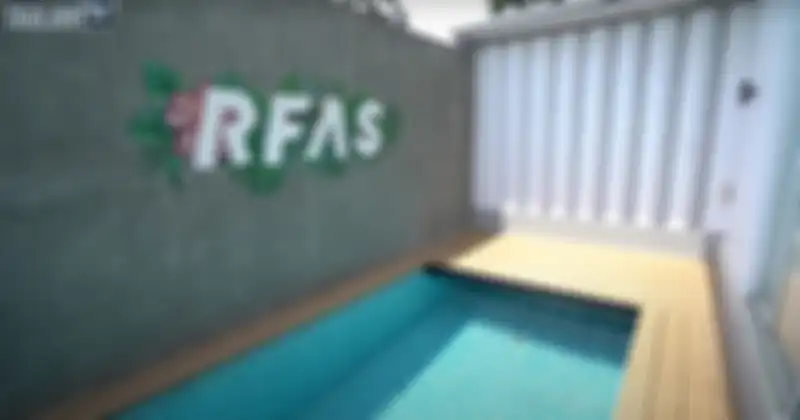Kolam renang di rumah Rizy Febian