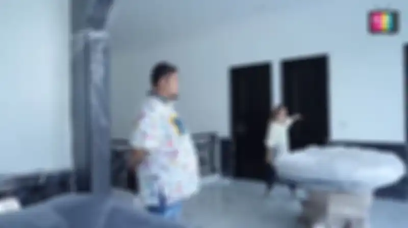 Penampakan meja besar di rumah Ivan Gunawan