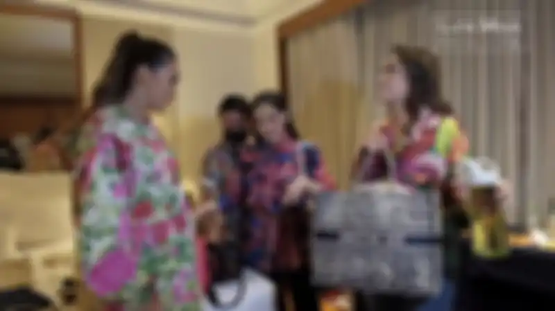 Tas merek Dior milik Nagita Slavina