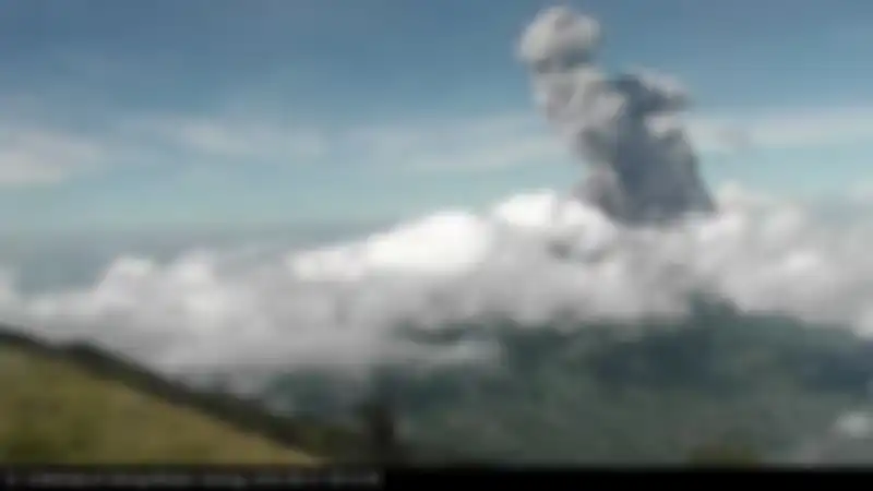 Gunung Merapi mengalami erupsi