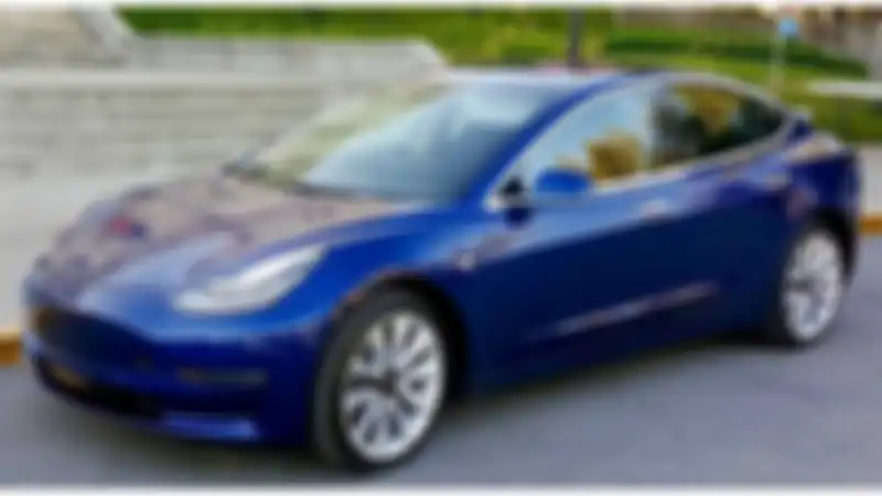 Mobil listrik Tesla Model 3
