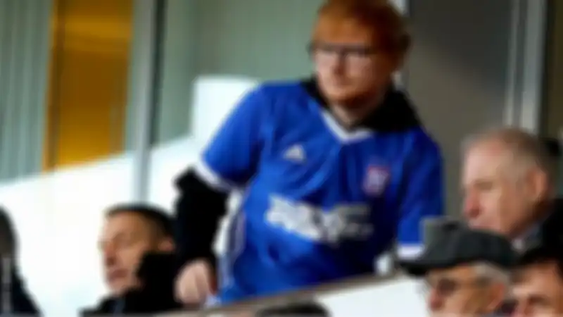 Ed Sheeran mensponsori Ipswich Town untuk musik 2021/2022