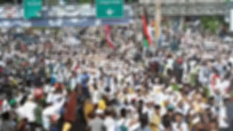 Sejak kembali ke Indonesia, November lalu, kegiatan yang melibatkan Habib Rizieq Shihab dihadiri banyak pendukung dan simpatisannya. Foto ini diambil di Puncak, Bogor, saat Rizieq datang ke Ponpes Alam Agrokultural, 13 November lalu.