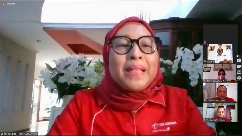 Direktur Sales Telkomsel Ririn Widaryani
