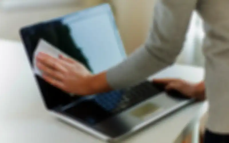 Membersihkan laptop