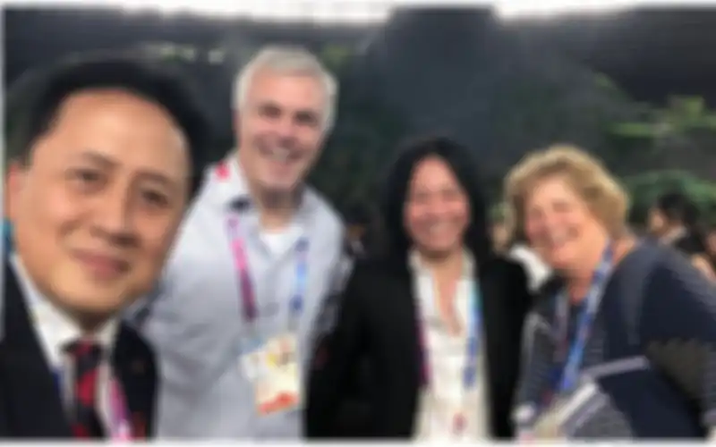Triawan Munaf saat bersama Abdee Slank dalam perhelatan Asian Games. 
