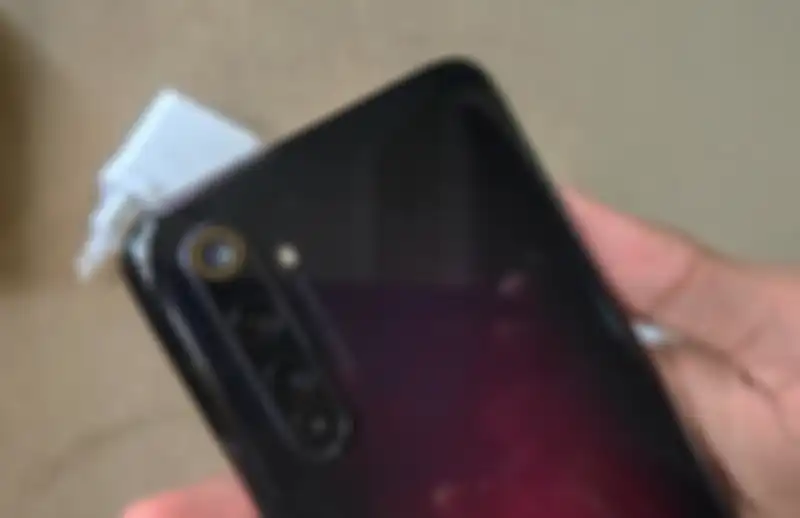 realme 6 pro dengan Quad Camera utama