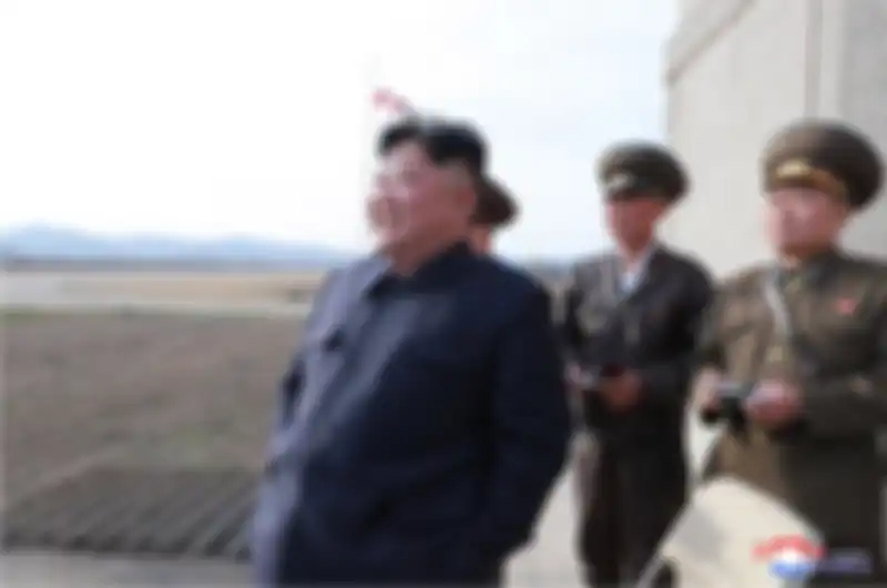 Kim Jong Un Uji Senjata Canggih Baru dan Kunjungi Latihan Pertahanan Udara Korut