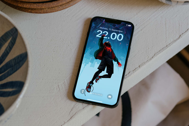 Ilustrasi fitur lockscreen dan widget baru di iOS 16