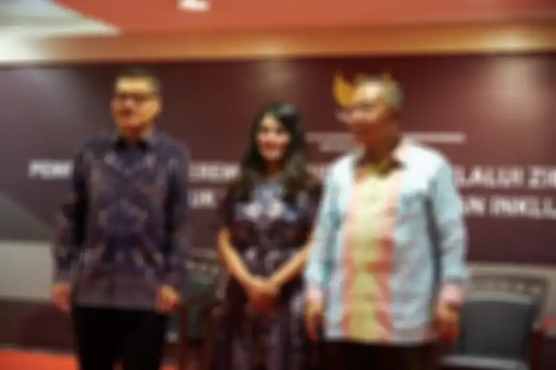 (Ki-ka) Iskandar Simorangkir, Deputi I Bidang Koordinasi Ekonomi Makro dan Keuangan dari Kementerian Koordinator Bidang Perekonomian Indonesia; Darmin Nasution, Menteri Koordinator Bidang Perekonomian RI; dan Ankiti Bose, CEO dan Co-founder dari Zilingo di acara peluncuran program ‘SheWorkz’ dari Zilingo