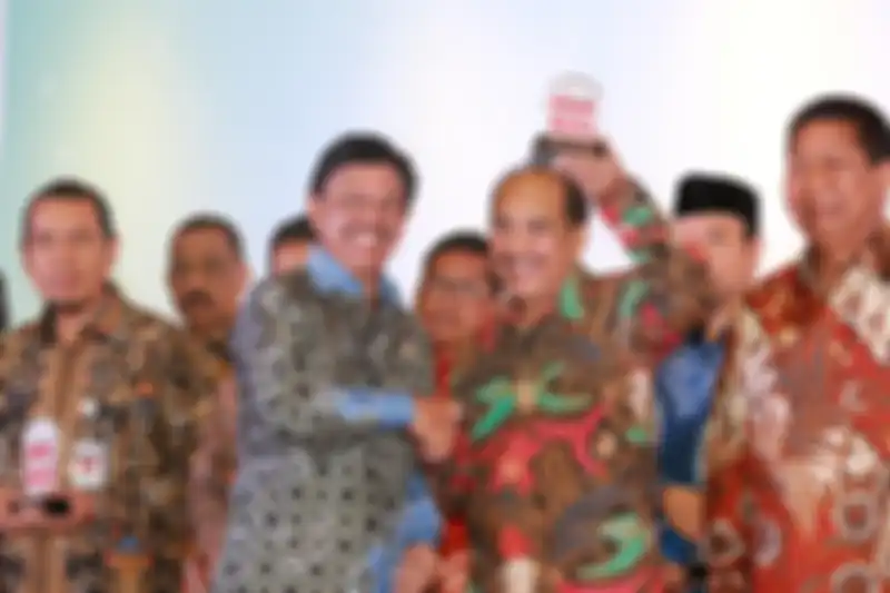 Menkominfo Johnny G. Plate bersama sejumlah kepala daerah yang tergabung dalam program 100 Smart City.