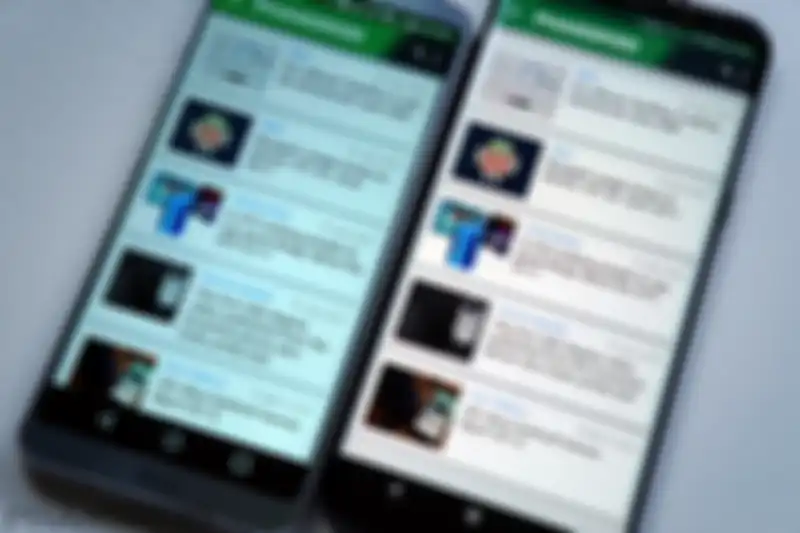 Kiri: layar LCD, Kanan: layar AMOLED