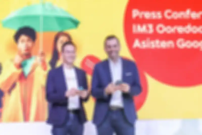 Randy Jusuf, Head of Southeast Asia, Platforms & Ecosystem bersama CEO Indosat Ooredoo, Ahmad Al Neama