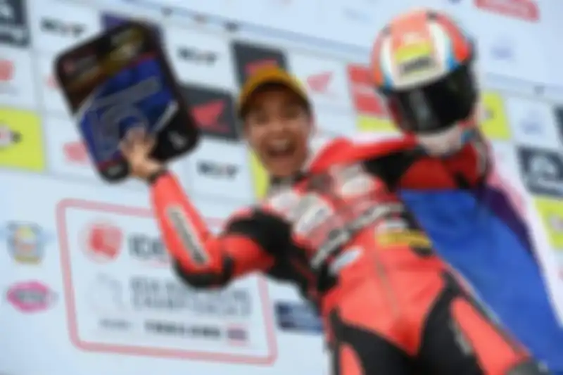 Pembalap cantik dari Thailand, Muklada Sarapuech menang di ARRC AP250.