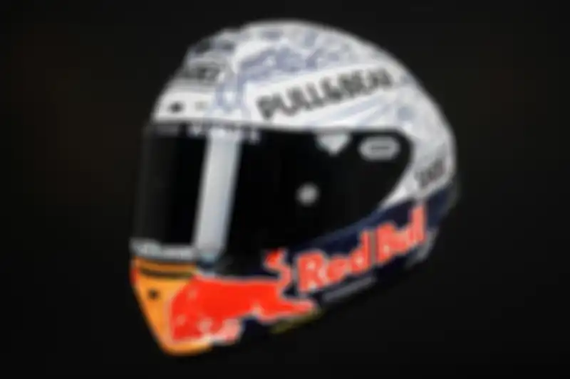 Helm dengan desain khusus berkelir biru milik Alex Marquez
