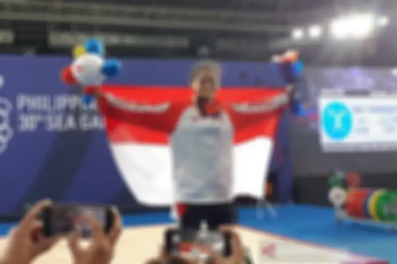 Windy Cantika Aisah meraih medali emas cabang angkat besi di Sea Games Filipina 2019. 