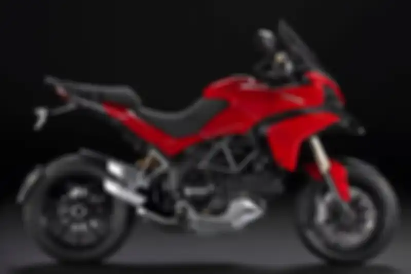 Bentuk standar Ducati Multistrada 1200S.