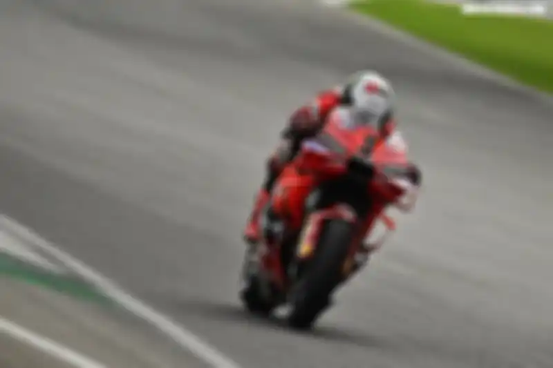 Pecco Bagnaia pimpin catatan waktu terbaik dengan 1:56,682