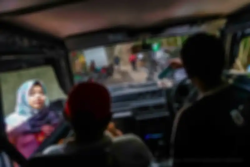 Bagi pengunjung yang tidak kuat berjalan menanjak, terdapat penyewaan jasa pengantaran dengan menggunakan kendaraan 