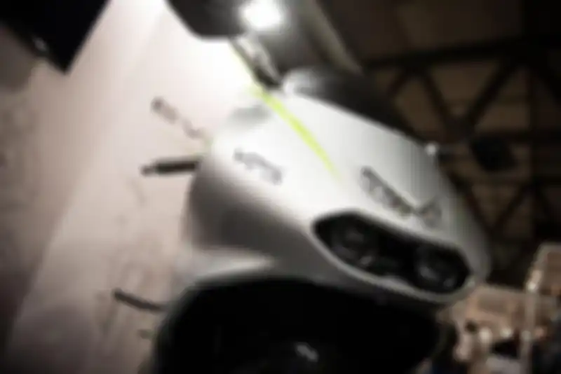 Tampang depan motor listrik Vins EV-01 tajam seperti motor sport kebanyakan.