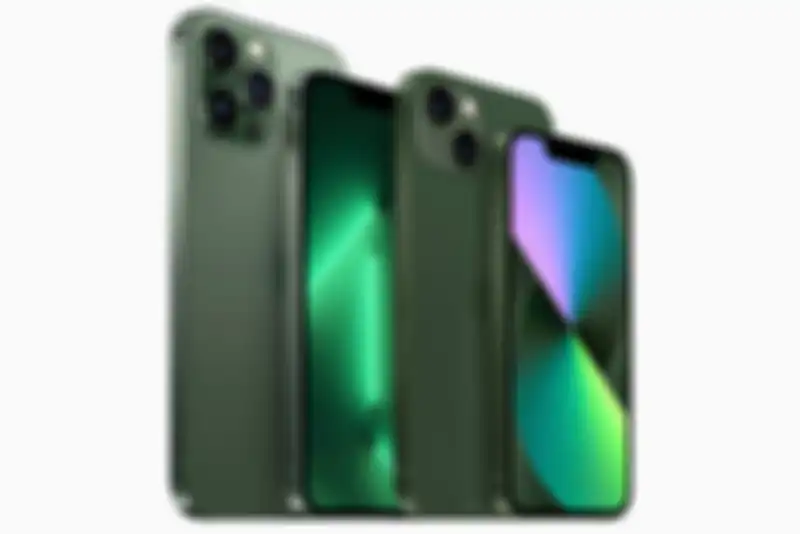 iPhone 13 series dengan warna hijau