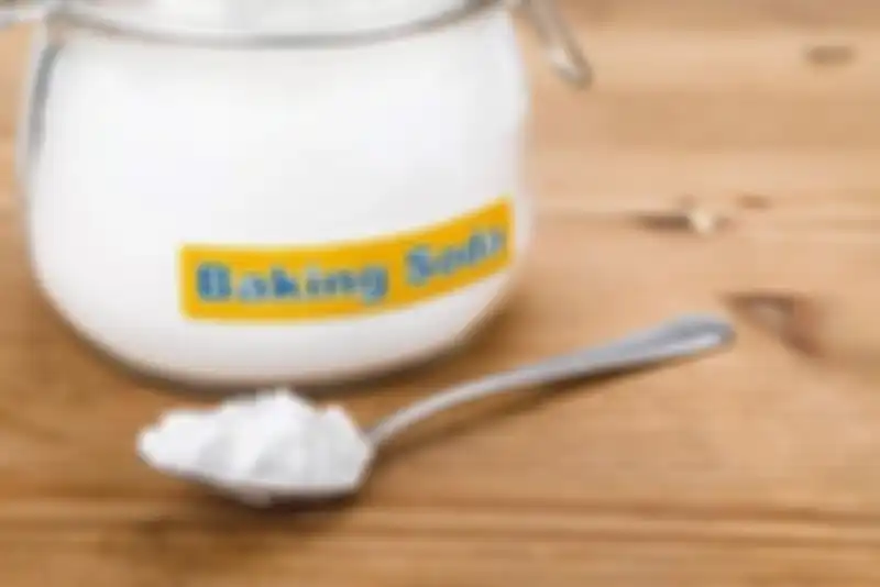 Noda jamur yang menempel di alat dapur kayu hilang dalam sekejap dengan larutan ini. Foto dapur pun makin cantik.