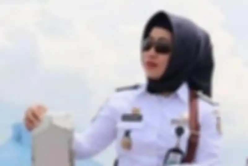 Kecantikan Rachma pegawai Dishub sudah bikin Kasatpol PP Makassar Iqbal Asnan gelap mata. Iqbal tega habisi nyawa Najamuddin Sewang.
