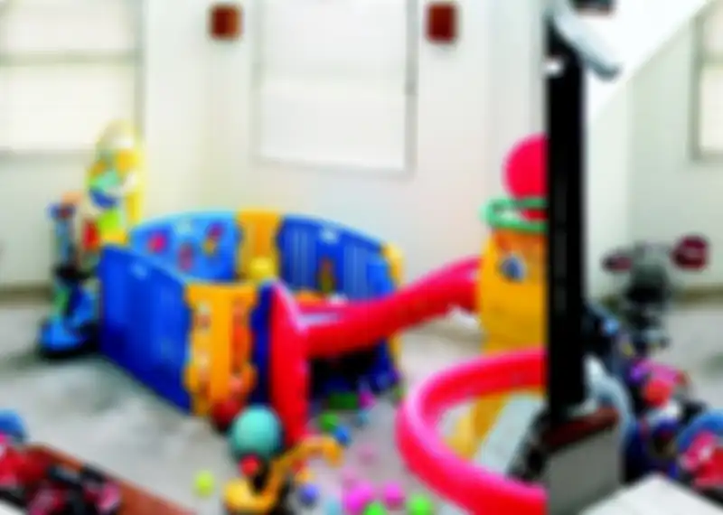 Kehadiran tokoh pujaan bisa dihadirkan dalam gambar dan furnitur di kamar anak. 
