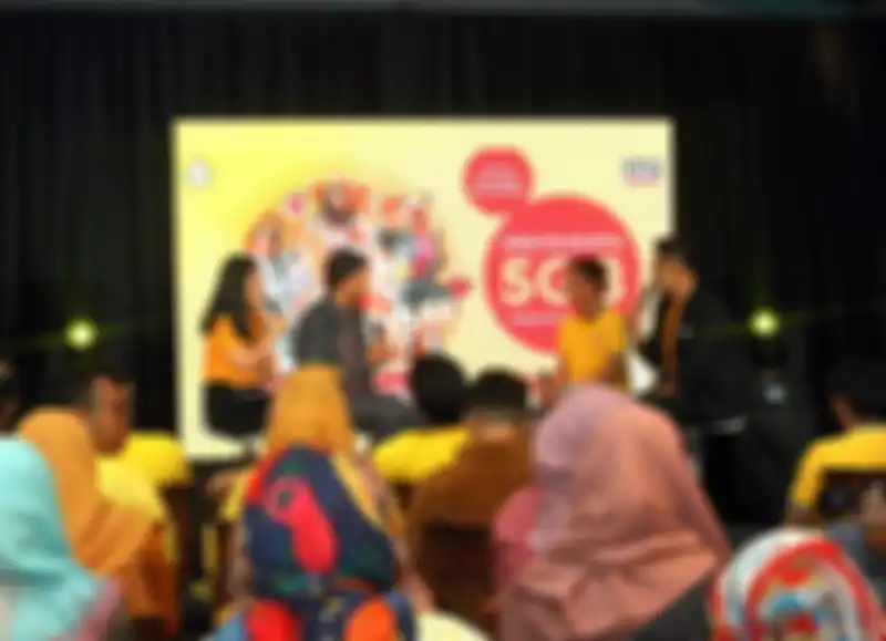 (Kiri ke kanan) MC, Nana Murugesan - Managing Director International Markets Snapchat, Hendry Saputra - Vice President Head of Mobile Financial Services Indosat Ooredoo, & MC