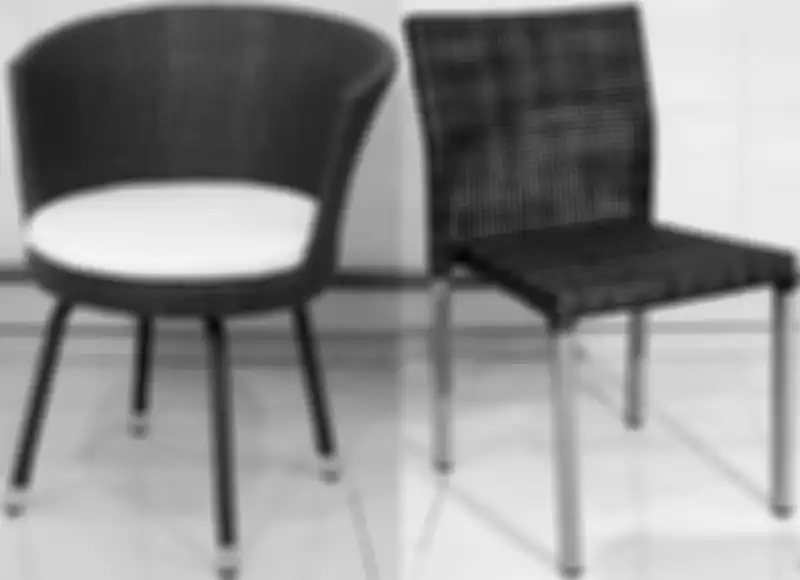 Rotan sintetis dengan warna-warna cerah hingga natural sangat mirip dengan aslinya. 
